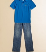 A straight-leg silhouette with fading, distress and signature squiggle stitching on the back pockets create a classic look.Front button closureZip flyWaistband with belt loopsFive-pocket stylingCottonMachine washImported