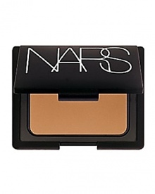 Diffused powder with golden shimmer to create an all-over warmth and contour for the entire face. Will create a natural looking glow and enhance the look of tanned skin. Diffused powder with golden shimmer to create an all-over warmth and contour for the entire face. Will create a natural looking glow and enhance the look of tanned skin.