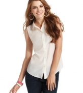 A back-flaunting cutout adds a bit of fun to a tried-and-true closet staple: the oxford button-down. Style this rendition with your dark wash jeans for a look that's classic with a twist! From Jessica Simpson.