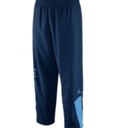 Represent your favorite NCAA team every time you step on the court with these comfortable North Carolina Tar Heels basketball pants featuring Dri-Fit technology from Nike.