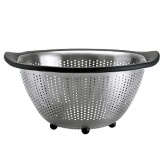 This efficient colander provides fast and thorough straining and the sturdy feet and soft handles allow for easy transfer so your meals hit the table right on time.