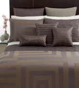 Complement you Hotel Collection Columns bedding with the coordinating bedskirt in a camel-colored hue. Featuring a slight sheen; corner-split pleats.