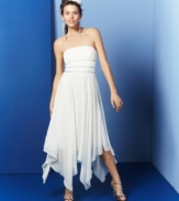Score fairytale style with this dress from Trixxi! Wrapped in silver and draped in chiffon, this frock is a dreamy pick for grand occasions!