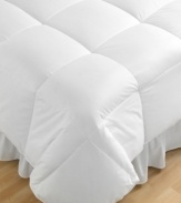 The luxury you desire, in a light, comfortable weight. Featuring Hungarian white goose down and smooth, 400-thread count cotton, this Hotel Collection comforter keeps you stylishly cozy in a variety of temperatures.