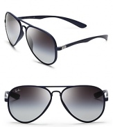 Super light and style-right, these Ray-Ban aviator sunglasses will lighten up your outlook.