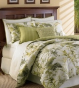 Like beautiful latticework containing exotic flora, this decorative pillow features a stunning geometric design in vibrant kiwi over an ivory canvas. Coordinate this accent with the Island Botanical comforter set from Tommy Bahama to create your own bedroom retreat.