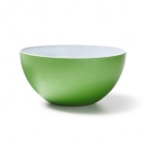 A casual, medium-sized serving bowl in durable melamine simplifies your table presentation for all your delicious cuisine.