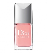 Dior's cult favorite, long-wearing nail lacquer in an array of modern shades, is back with a new formula and an oversize brush for quick and accurate application in a single stroke. Choose any high-fashion shade for a dose of dramatic color from your tips to your toes.
