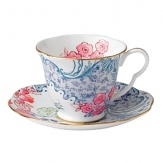 The latest addition to the Wedgwood Harlequin Tea Story, the Butterfly Bloom Spring Blossom cup & saucer feature vintage-inspired colors, patterns and shapes finely detailed on bone china with elegant gold rims. It's exquisitely boxed in signature Wedgwood packaging to make a fabulous gift for any true tea lover.
