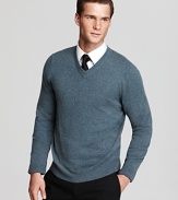 Handsome as ever, the classic V-neck in uncommonly soft cashmere ensures a powerful presentation that expresses style and refinement. Combine with a button-down and luxe silk tie for a dynamic ensemble.