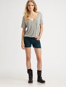 This short denim look with raw edges instantly conveys laidback ease.THE FITMedium rise, about 8Inseam, about 3THE DETAILSZip flyFive-pocket styleFront rivetsContrast logo embroidery at back patch pocketRaw edge hem55% cotton/42% tencel/3% spandexMachine washMade in USA of imported fabricModel shown is 5'9 (175cm) wearing US size 4.