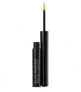 Laura Mercier Liquid Eyeliner adds a touch of interest and delicate ornamentation to your look by gently applying on the upper lid at the lash line.