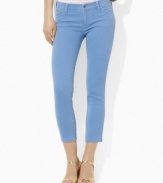These essential petite cropped denim jeans from Lauren by Ralph Lauren feature a slim, straight leg and a hint of stretch for a versatile, modern look.