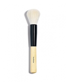 A great multi-purpose brush, ideal for dusting Shimmer Brick Compact on cheekbones for a natural-looking, shimmery glow. The Face Blender Brush can also be used with Sheer Finish Powder, Blush, or Bronzing Powder.
