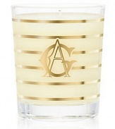A zesty combination of lemons from Sicily, grapefruit, citron and cypress. Presented in a glass holder with lace detail and monogram Burntime, approx. 45 hours