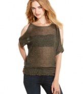 Cutout batwing sleeves and a blouson fit elevate this metallic sweater to the cream of the sweater crop! Layer the piece with your fave skinny jeans for a way to punch-up your casual look.