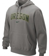 Keep warm as you root for the Oregon Ducks in this hoodie by Nike.