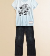 A deep, dark wash with occasional fading and whiskering, plus the favorite bootcut leg.Waistband with button close and belt loopsZip flyFront scoop pockets and coin pockets with rivetsBack waist pony hair logo patchBack patch pockets with horseshoe stitchingBootcut leg100% cottonMachine washImported