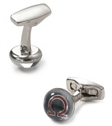 Add these quality cufflinks to your professional shirting for a handsome finish, featuring Ferragamo's signature Gancini logo.