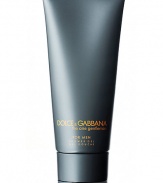This rich shower gel cleans with a moisturizing lather scented with The One Gentleman. A sublime oriental fougere with vibrant top notes of grapefruit, apple and pepper leading to sophisticated lavender andpatchouli notes blended with a rich cedarwood and vanilla base. This is ultimate connoisseur's scent reflecting the refined charm of a gentleman. 6.7 oz. 