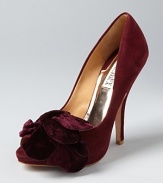 Sophisticated velvet bows add polished style to these soft, suede Badgley Mischka evening pumps.