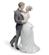 Make your first dance last forever in elegant Lladro porcelain. Bride and groom get lost in a romantic waltz, making this figurine an extraordinary gift for happy couples.