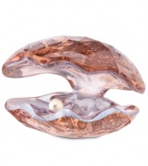 A treasure reflecting the mysterious beauty of the ocean, this pearl oyster figurine glistens in faceted Swarovski crystal with a dreamy vintage-rose hue.
