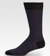 Socks with a classic herringbone pattern and solid ends.80% wool/20% nylonMachine washMade in Italy of imported fabric