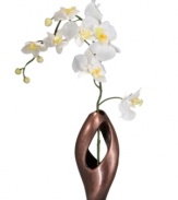 Crafted of alloy and finished in beautiful bronze, this Heritage Pebble bud vase from Nambe adds old-world elegance and superior style to any home decor.