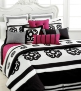 A classic black and white palette is reinvented into modern sophistication in this Sabina comforter set, featuring floral and diamond designs, pleated details and quilted elements for a captivating display. The look is finished with hot pink accents for a touch of chic color.