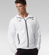 Crafted in a sleek silhouette from performance microfiber, the Launch jacket exudes athletic style with reflective trim and an RLX graphic for a handsome, sporty finish.