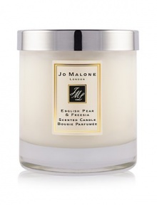 Experience the surprising, sensuous freshness of sweet pears, wrapped in a bouquet of white freesias, on a subtle background of scrambling wild roses an skin-warming amber, pathouli and woods. English Pear & Freesia Home Candle envelops a room and lingers for hours to create an ambience that is fresh and unexpected. Candle burn time is 45 hours. Lid included. Experience the surprising, sensuous freshness of sweet pears, wrapped in a bouquet of white freesias, on a subtle background of scrambling wild roses an skin-warming amber, pathouli and woods. English Pear & Freesia Home Candle envelops a room and lingers for hours to create an ambience that is fresh and unexpected. Candle burn time is 45 hours. Lid included.