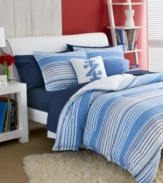 Outfit the bedroom with a preppy punch. This Vineyard Stripe comforter set boasts a pattern of blue and white horizontal stripes on one side and a subtle checkered print on the reverse. Finish the look with the coordinating decorative pillow, featuring the Izod logo.