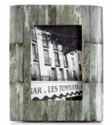 Bring faraway people and places closer to home with the Jade picture frame. Bone tiles in blue-gray tones accent modern interiors with natural allure.