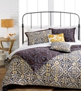 A brilliant collection of soft gold and deep brown and blue, this Sunset and Vines Sahara duvet cover set transforms your space with a bold, eclectic ambiance. Reverses to a brown and blue vine pattern for a touch of nature-inspired charm, offering two looks in one beautiful set.