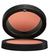 Extremely soft and light, Sheer blush enhances the complexion with a flush of natural color. Sculpts the face delicately and naturally. Cheeks are left with a warm, radiant glow. Perfect for all skin types. 