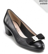 Sophisticated leather pumps with a classic Ferragamo bow and logo plate at toe.