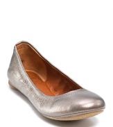 Classic ballet flats in metallic leather for standout style. Wear all weekend to complement even your most casual looks.