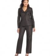 Le Suit's pantsuit takes you seamlessly from the office to an evening event. The pleated collar and metallic-flecked fabric give this combination a chic boost.
