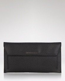 Ensure a smooth trip with this handsome travel wallet, designed with keen organization pockets inside so you stay on top of your essentials at all times.