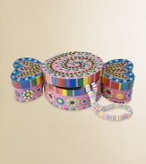 Make a sweet and sparkling candy box to store your jewelry. Set includes 3 candy boxes with lids, 750 stickers and gems and instructions.Recommended for ages 6 and upImported
