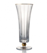 Handcrafted in premium Rogaska crystal, the Elmsford vase shines with the luxe sophistication of Trump Home. Delicate cuts and touches of gold add elegant flair to formal interiors.