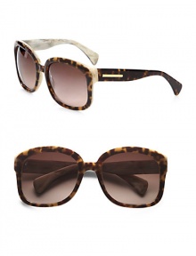 A classic and versatile shape in lightweight acetate. Available in havana horn with brown gradient lens. Logo plate temples100% UV protectionMade in Italy 