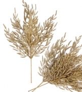 Covered with a plethora of gold glitter, this set of two Fern picks adds an extra-special twinkle to your tree this Christmas season.