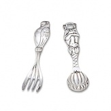 Little ones will have a wild time with the Silver Safari 2-Piece Baby Set from Reed & Barton. This silverplate baby flatware set includes a parrot fork and monkey spoon - sure to make mealtime an adventure.