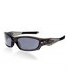 The finish line is never far away when you're wearing Oakley Straight Jacket® sunglasses. Get the unbeatable clarity of High Definition Optics® for crystal clear vision. Hydrophobic® coating maintains a smudge-resistant barrier and pure Plutonite® lenses filter out 100% of all harmful rays. The iridium lenses are specially engineered to block glare and the durable, lightweight O Matter® frame offers all-day comfort.
