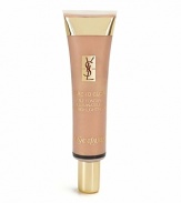 A silky complexion illuminator, between a highlighter and an enhancer, Dare To Glow is a must-have for women who want a gorgeous glow. The melting, ultra-fresh gel texture leaves skin soft and comfortable. Enriched with optical mother-of-pearl particles, Dare TO Glow forms and impalpable veil for a natural-looking shimmer on the skin.