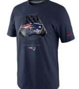 Have a hand in pumping up support for your favorite football team with this New England Patriots NFL t-shirt from Nike.