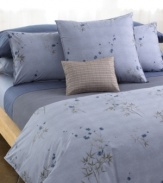 An ideal accent for many Calvin Klein bedding collections, this versatile, textured blanket can be used as an extra blanket in winter and a light coverlet in warmer months. In white cotton with a soft finish and natural hem.