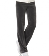 Laid-back luxury and premium comfort come together in these velour pants from Nike. A must-have piece for traveling to and from the gym in style!